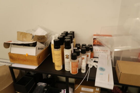 Div. Tilbehør, reservedele, reoler med indhold m.m.