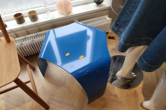 Sidebord A. PETERSEN Metal Stool By Ole Blue