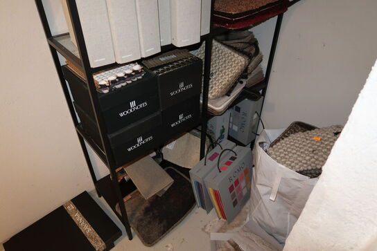 Reol med div. Vareprøver