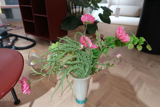 Vase HAY Empire Vase Large - Sand med div. Kunstige blomster