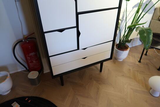 Skab BRDR. ANDERSEN S5 sort lakeret med farvet front