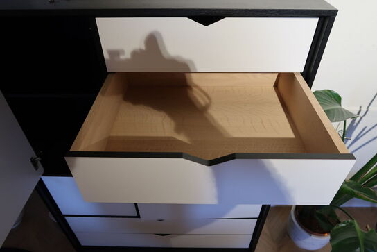 Skab BRDR. ANDERSEN S5 sort lakeret med farvet front