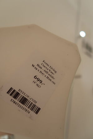 Vase FERM LIVING med div. Kunstige blomster