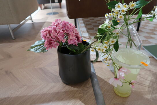 3 stk. vaser med div. Kunstige blomster