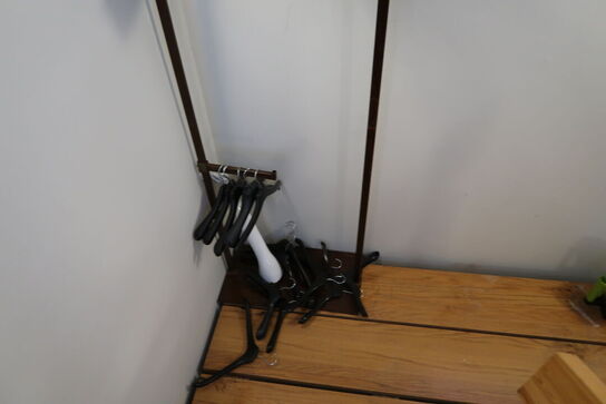 Tøjstativ med div. Bøjler