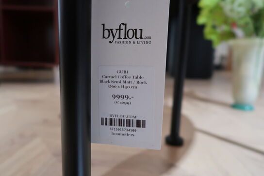 Sofabord GUBI Carmel Coffee Table Black Semi Matt / Rock