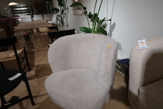 Lænestole GUBI Stay Lounge Chair Sheepskin, Skandilock