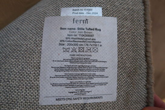 Gulvtæppe FERM LIVING Stille Tufted Rug - Ash Brown