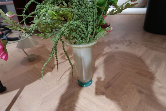 Vase HAY Empire Vase Large - Sand med div. Kunstige blomster