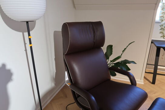 Lænestol BERG FURNITURE Nasa Armchair W. Leather. Rustical med skammel