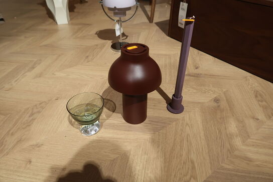 Bordlampe HAY PC Portable Lamp No 2 Iron red samt 2 stk. lysestager