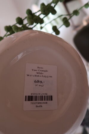 Vase BYON Crumple White med div. Kunstige blomster