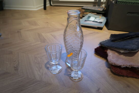 2 stk. glas samt karaffel