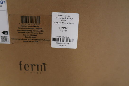 Væglampe FERM LIVING Oyster Black