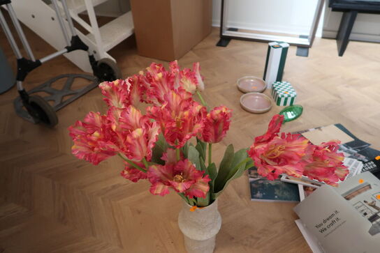 Vase BOTANÉ Ceramic Earth Vase Grey Large med div. Kunstige blomster