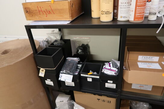 Div. Tilbehør, reservedele, reoler med indhold m.m.