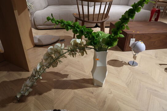 Vase FERM LIVING med div. Kunstige blomster