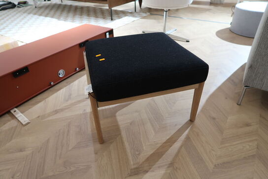 Skammel H.J. WEGNER Getama GE 290 Eg sæbe - Stof sort Savak