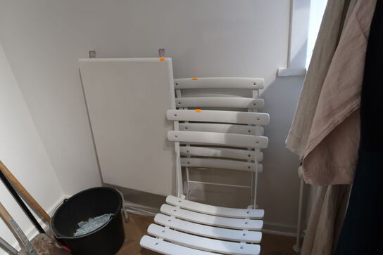 2 stk. klapstole samt klapbord