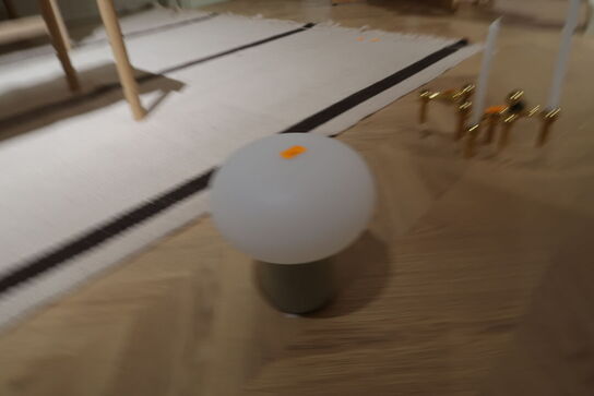 Bordlampe NEW WORKS Karl-Johan Portable