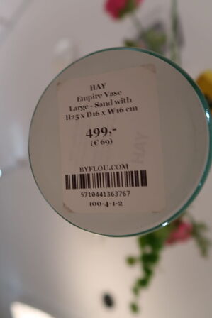 Vase HAY Empire Vase Large - Sand med div. Kunstige blomster