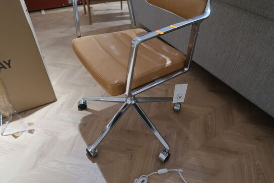 Kontorstol VIPP Vipp453 Swivel+ Chair Camel Leather 101