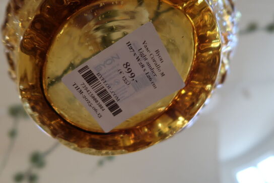 Vase BYON Corallo M Light Amber med div. Kunstige blomster