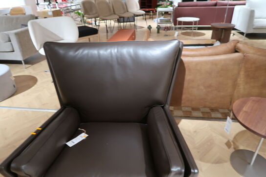 Lænestol GUBI V11 Lounge Chair Solid American Walnut