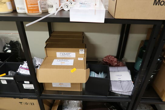 Div. Tilbehør, reservedele, reoler med indhold m.m.