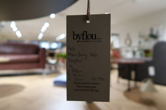 Spisebord GUBI Moon Dining Table Elliptical Eg