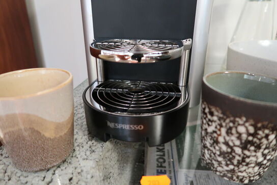 Reolsystem med kaffemaskine NESPRESSO