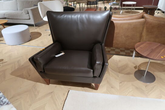 Lænestol GUBI V11 Lounge Chair Solid American Walnut