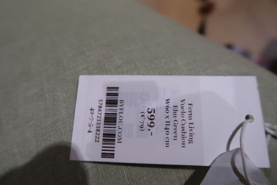 2 stk. puder samt tæppe FERM LIVING