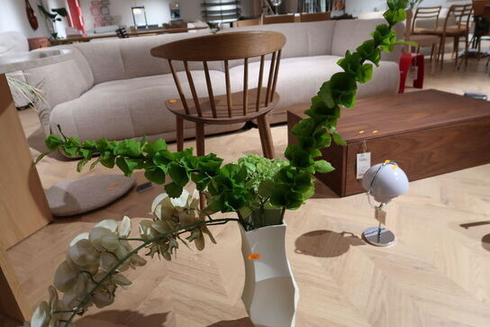 Vase FERM LIVING med div. Kunstige blomster