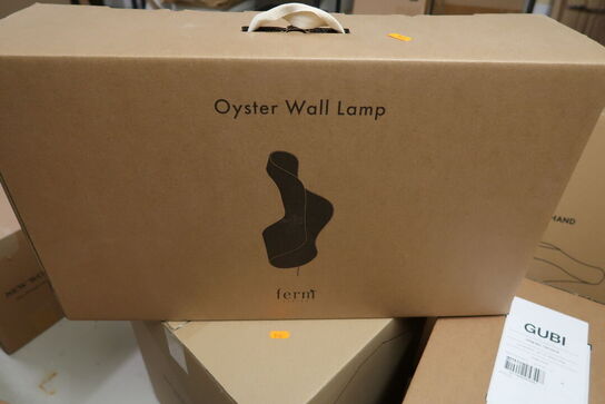 Væglampe FERM LIVING Oyster Black