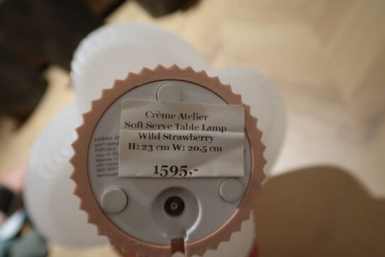 Bordlampe CRÉME ATELIER Soft Serve Table Lamp Wild Strawberry
