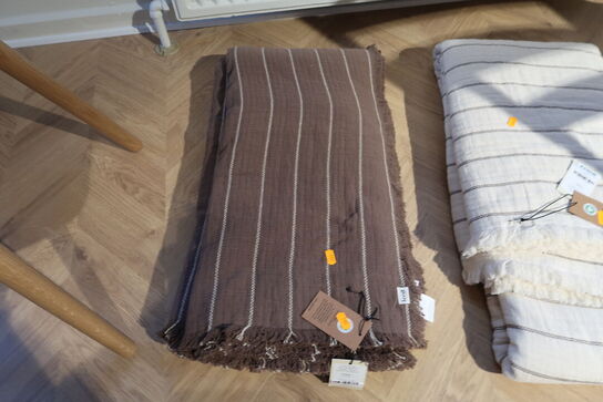 Tæppe FERM LIVING Aires Bedspread Double - Stone