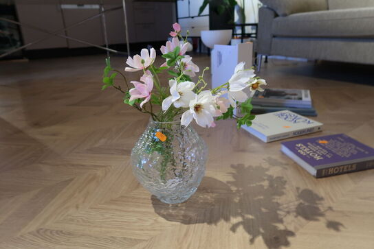 Vase BYON Corallo S Clear med div. Kunstige blomster