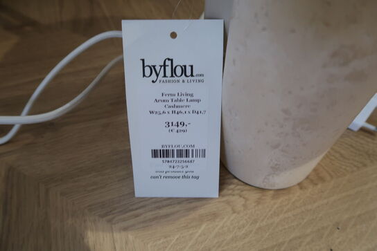 Bordlampe FERM LIVING Arum Cashmere