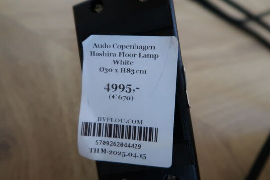 Gulvlampe AUDO Copenhagen Hashira Floor Lampe White