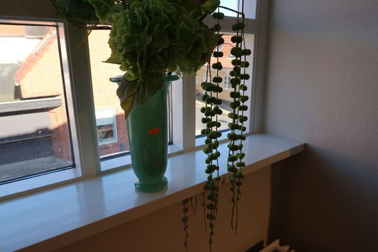 Vase HAY Empire Vase Large med div. Kunstige blomster