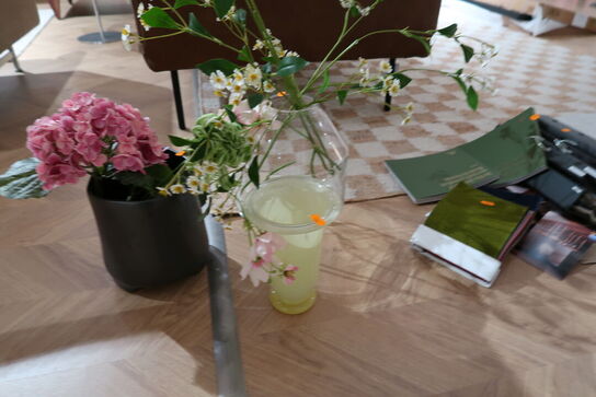 3 stk. vaser med div. Kunstige blomster