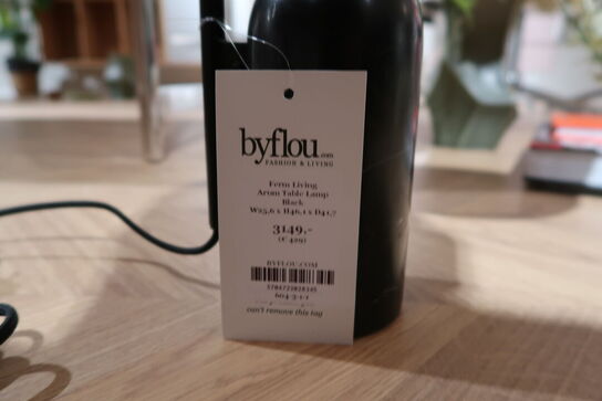 Bordlampe FERM LIVING Arum Table Lamp Black