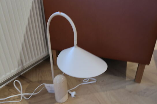 Bordlampe FERM LIVING Arum Cashmere