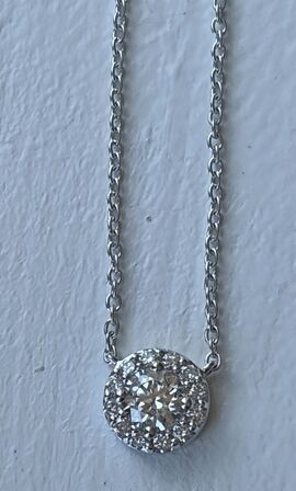 Solitaire halskæde af 14 kt. guld med brillantsleben laboratorieskabte diamant på samlet samlet ca. 0.43 ct