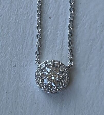 Solitaire halskæde af 14 kt. guld med brillantsleben laboratorieskabte diamant på samlet samlet ca. 0.43 ct