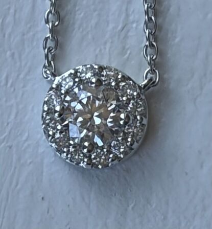 Solitaire halskæde af 14 kt. guld med brillantsleben laboratorieskabte diamant på samlet samlet ca. 0.43 ct