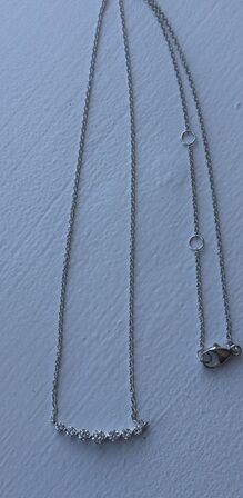 Halskæde af 14 kt. hvidguld med brillantslebene laboratorieskabte diamanter på samlet samlet ca. 0.35 ct.