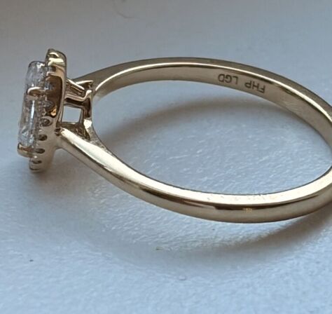 Ring af 14 kt guld, med brillantslebene laboratorieskabte diamanter, samlet ca.0.59.
