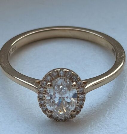 Ring af 14 kt guld, med brillantslebene laboratorieskabte diamanter, samlet ca.0.59.